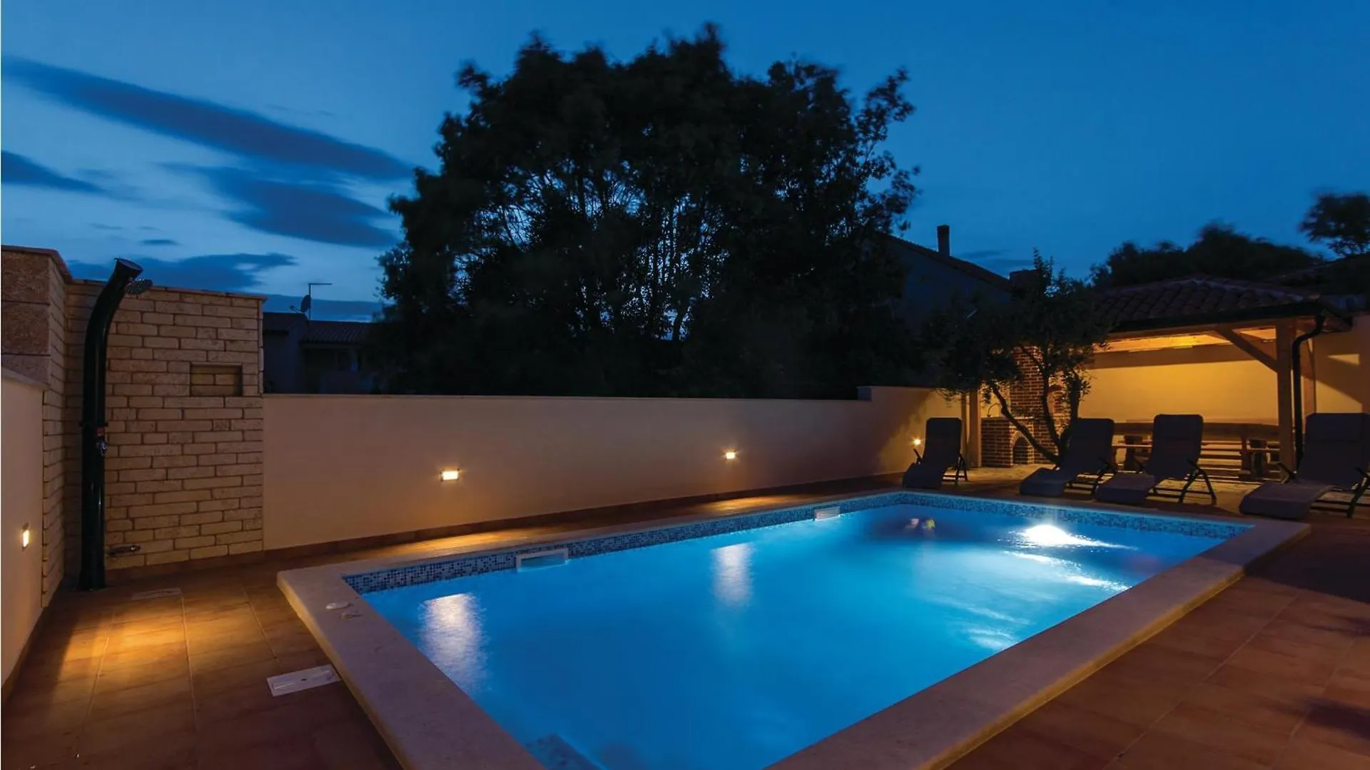 4 Bedroom Lovely Home In Betiga Barbariga