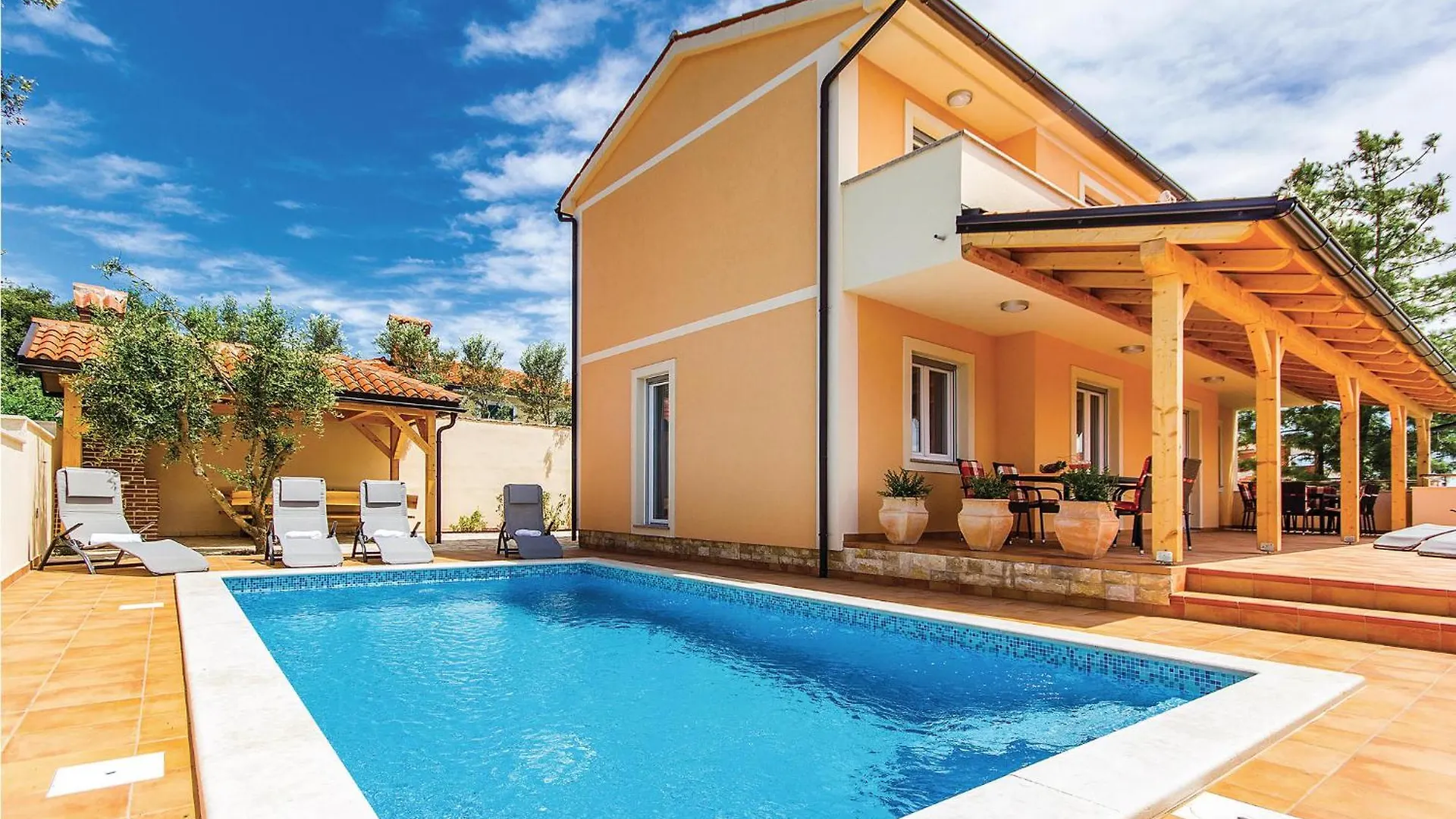4 Bedroom Lovely Home In Betiga Barbariga